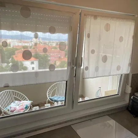 Lägenhet Modern In With Three Bedrooms And Balcony - Ta Leut Agency *
