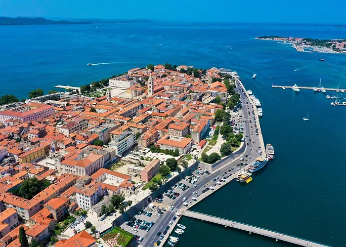 Modern In With Three Bedrooms And Balcony - Ta Leut Agency Zadar