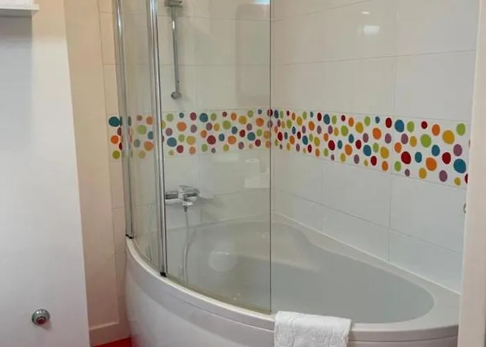Lägenhet Modern In With Three Bedrooms And Balcony - Ta Leut Agency *