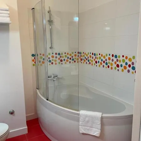Apartment Modern In With Three Bedrooms And Balcony - Ta Leut Agency *