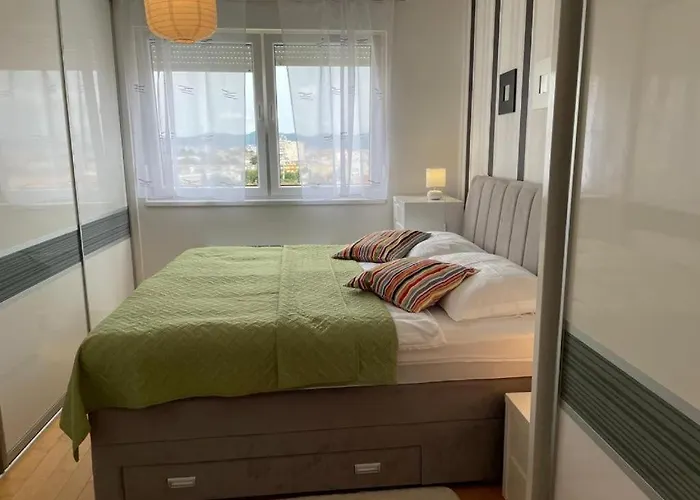 Apartman Modern In With Three Bedrooms And Balcony - Ta Leut Agency *