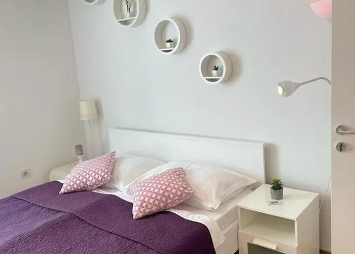 Modern In With Three Bedrooms And Balcony - Ta Leut Agency *